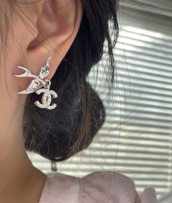 Chanel Swarot màu kim cương màu ngọc trai thư stud bông tai